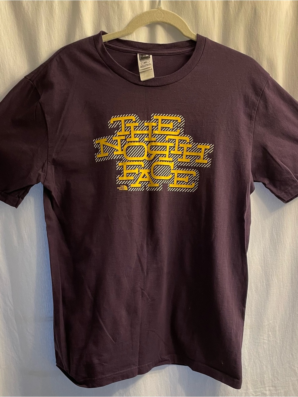 The North Face Big yellow Logo T-shirt Purple Mens Size Medium